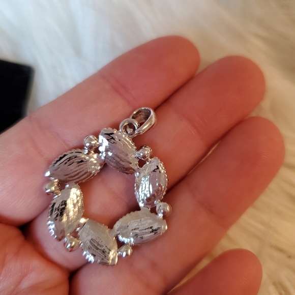 Beautiful Blue Pendant - Picture 3 of 3